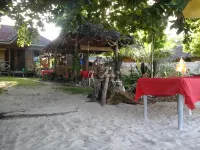 Shirley's Cottage - Pamilacan Island