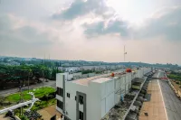 Comfy Studio at Bogorienze Apartment Near the Jungle Waterpark Hotels in Tamansari