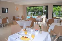 6 on Morris Guest Lodge