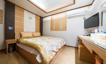 Hoengseong 원주 느낌(Wonju's Feeling) 2-Star Hotel room
