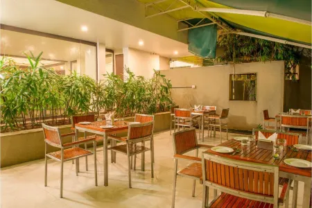 Monarch Montvert Отели рядом с достопримечательностью «Centre for Network Computing»