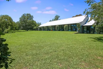 Briars Country Lodge Hotels near Hammock Hill Reserve