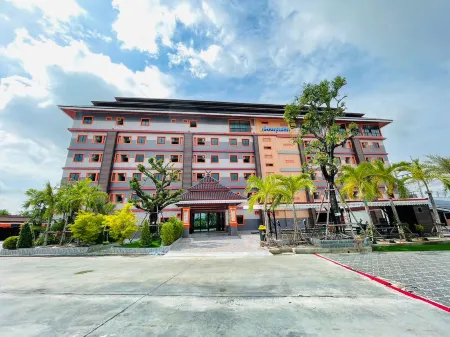 Ruean Khun Lek Kansini Hotel Отели рядом с достопримечательностью «Wat Khao Din Yannimit»