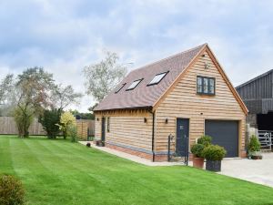 New Luxury 5 Star 1-Bed House nr Bicester Village