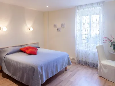 Logis Hôtel le Clos du Vigneron Các khách sạn ở Gien