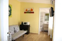 Dependance located 1.6 km from the American Cemetery and 2.5 km from the Borgo Antico