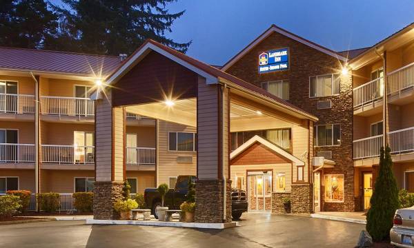 Best Western Plus Landmark Inn