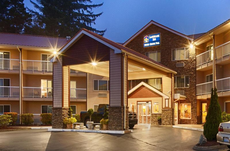 Best Western Plus Landmark Inn