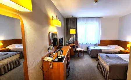 馬林諾夫斯基經濟酒店