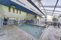 Monte Carlo Inn Barrie - Newly Renovated - piscine