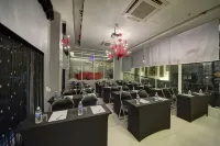 Arenaa Deluxe Hotel