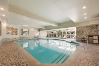 Best Western Plus Kentwood Lodge - Swimmingpools