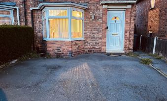 Inviting 3 -Bed House in Birmingham