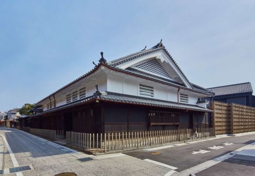 아즈미 세토다 실내