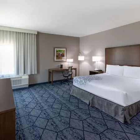 La Quinta Inn & Suites by Wyndham Round Rock Near Kalahari