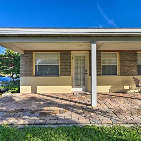 Madeira Beach Condo w/ Patio, Walk to Gulf!