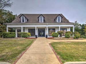 Starkvegas Clubhouse ~ 2 Mi to MSU Campus!