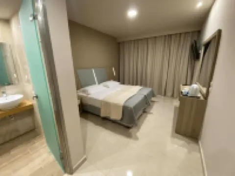 Eleni's Garden & Castello Suites
