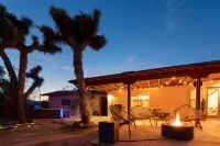 Sukha Life Retreat - Beautiful Views, Close to Jtnp W/Hot Tub! 2 Bedroom Home by RedAwning 約書亞樹村住宿飯店