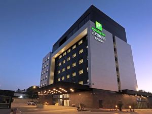 Holiday Inn Express & Suites Ensenada Centro