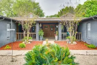 Deck & Gas Grill: Riverfront Mcqueeney Duplex - Parkering