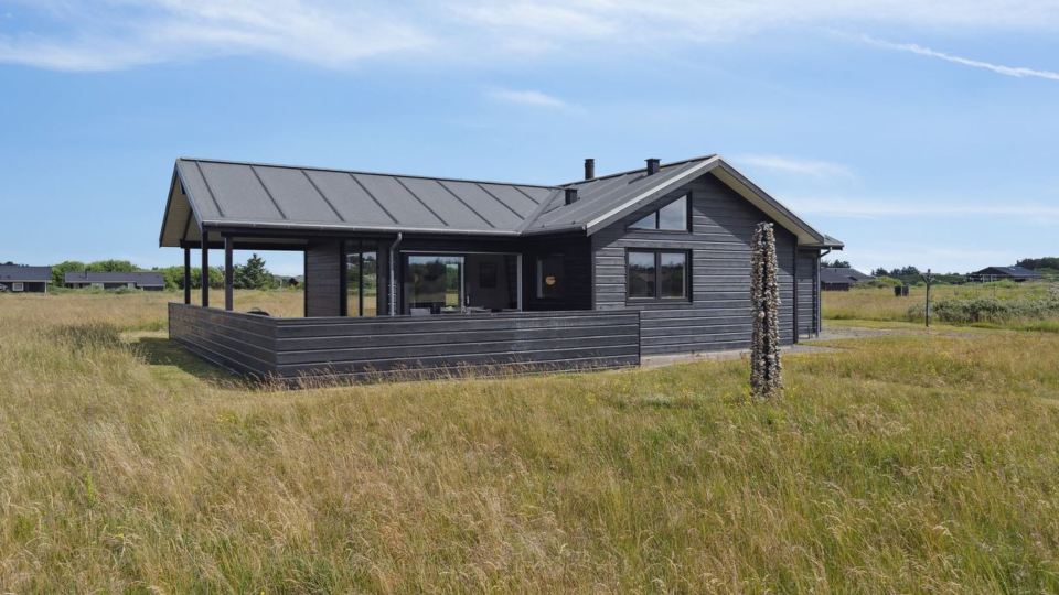 "Fader" - 950m from the Sea