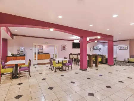 La Quinta Inn & Suites by Wyndham Tulare