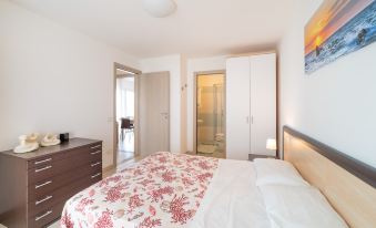 Elegant Residenza Monica 2 Bedroom C6 Sleep for 6