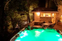 The Mill Crossed by the River 5 Stars Spa Pool