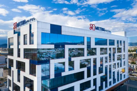 Metria Hotel Отели рядом с достопримечательностью «Expiatory Sanctuary of the Sacred Heart of Jesus»