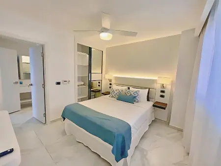 Ph in Cana Rock Star with Golf View and Pool.