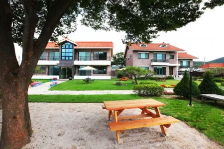 Gyeongju Bomunnamchon Pension Отели рядом с достопримечательностью «Gyeongju World Entertainment Park»