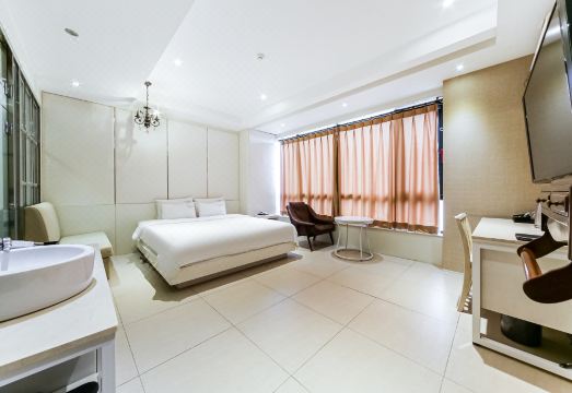 3. 아몬드호텔..