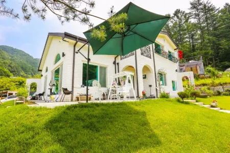 Yangpyeong Tasha's Morning Pension Отели рядом со станцией Yongmun Station