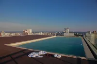 Dazzler by Wyndham Montevideo - Rooftop Pools