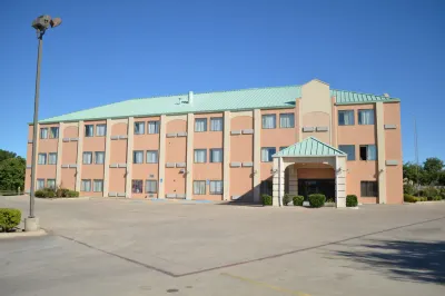 Quality Suites Hotels in der Nähe von Sunglass Hut