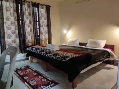 Shree Guest House Отели рядом с достопримечательностью «Dharamsala War Memorial»