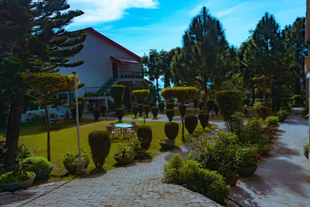 The Fern Surya Resort Kasauli Hills, Dharampur Отели в г. Касоли