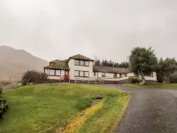 MacKenzies Peak Hotels near Portree Square