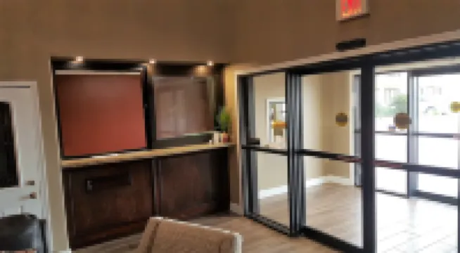 Red Roof Inn & Suites Houston - Humble/ IAH Airport