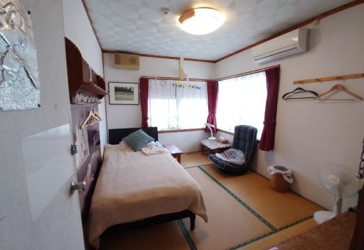 [게스트 하우스 아카미치 나오야의 외관 또는 내부]