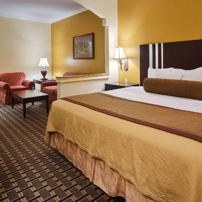 Days Inn & Suites by Wyndham Sam Houston Tollway Hotel dekat Kompleks Ice Skating Aerodrome