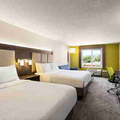 Holiday Inn Express & Suites REDDING by IHG Rooms