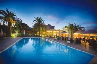 Hôtel Restaurant Spa La Madrague - piscine