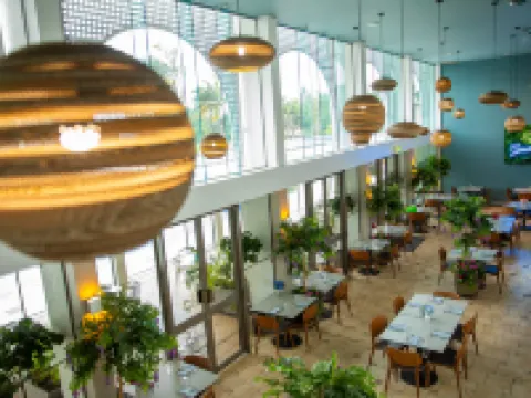 โรงแรมข้างฝั่งทะเล Cairns โรงแรมในแคนส์