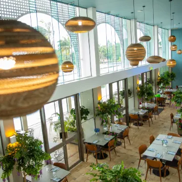 Cairns Harbourside Hotel Отели в г. Кэрнс