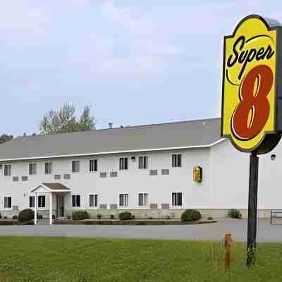 Super 8 by Wyndham Phillips Hotel Exterior