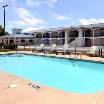 Super 8 by Wyndham Walterboro