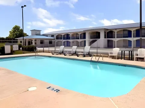 Super 8 by Wyndham Walterboro