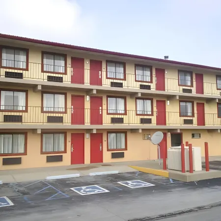 Days Inn & Suites by Wyndham Springfield on I-44